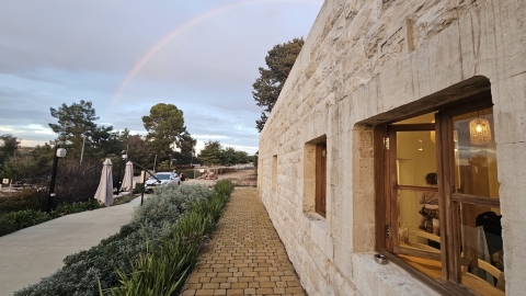 הבית הכתובת והקשת.jpg